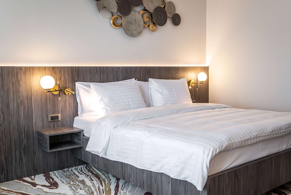 Junior Suite, 1 King Bed photo 3