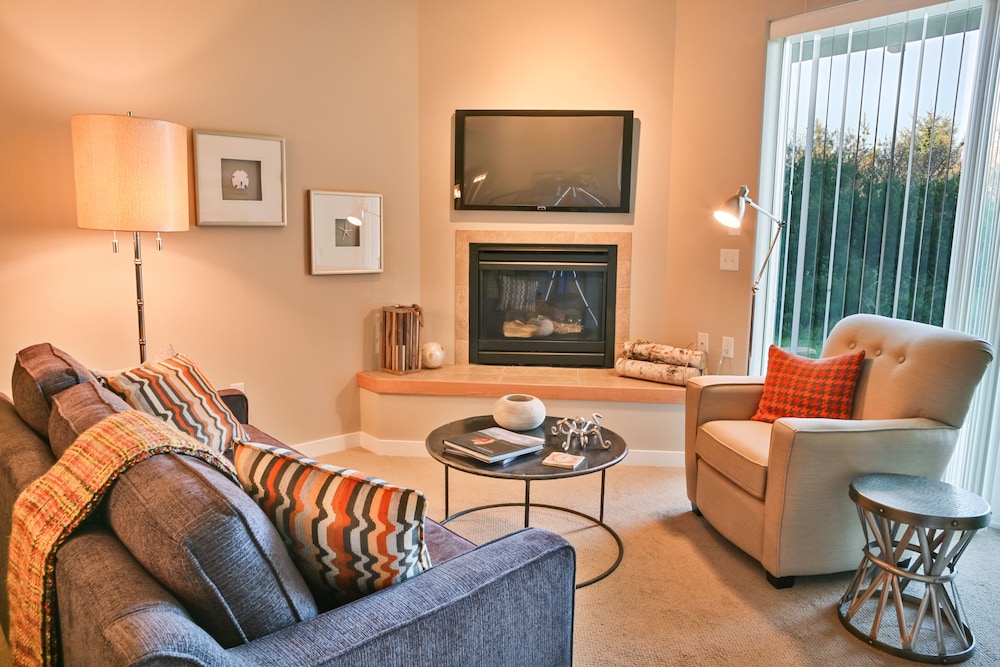 Luxury Condo, 1 Bedroom, Resort View photo 1