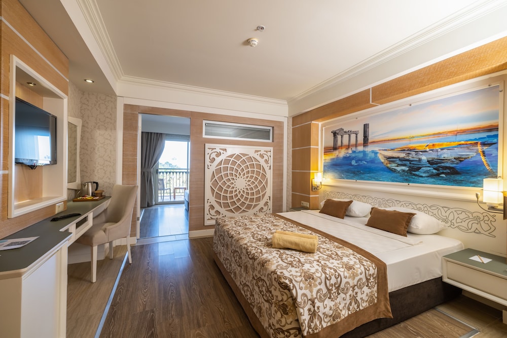 Family Room, 2 Bedrooms, Partial Sea View