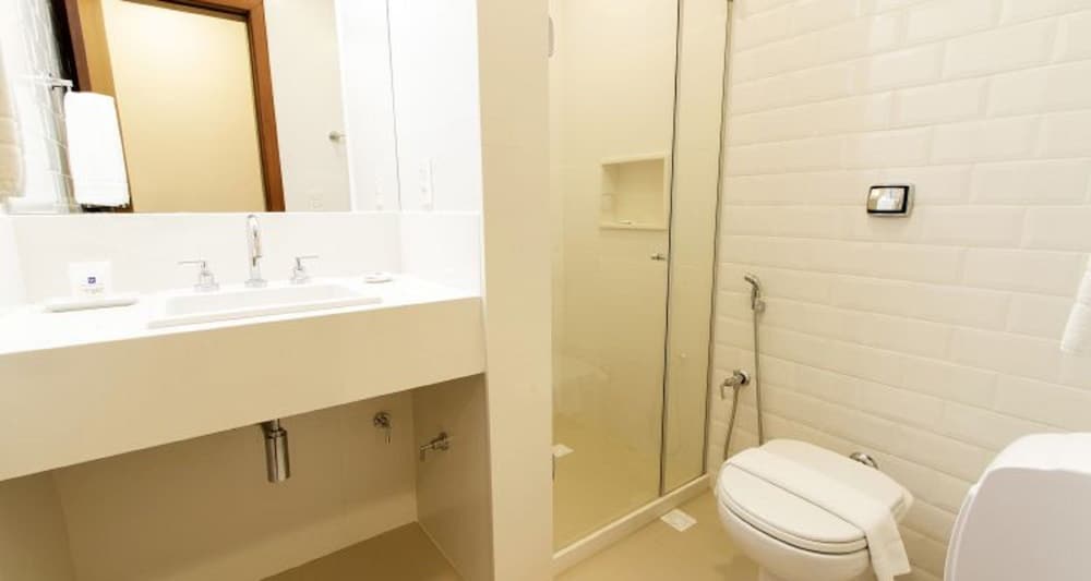 Deluxe Room, 1 Queen Bed, Non Smoking - Photo 6