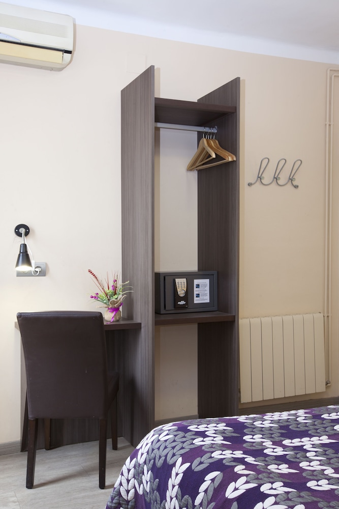 Double Room thumbnail 6