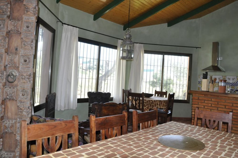 Casa, 6 Dormitorios, Se Aceptan Mascotas, Vista al Jardín