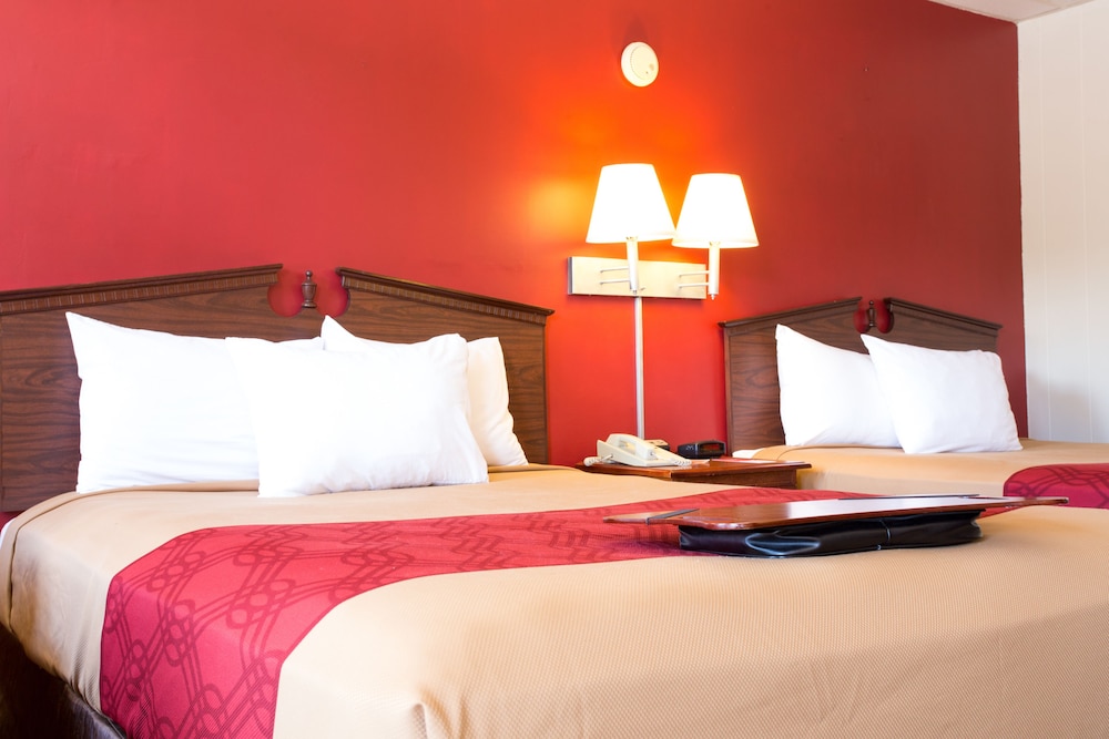 Room, 2 Queen Beds - Photo 1