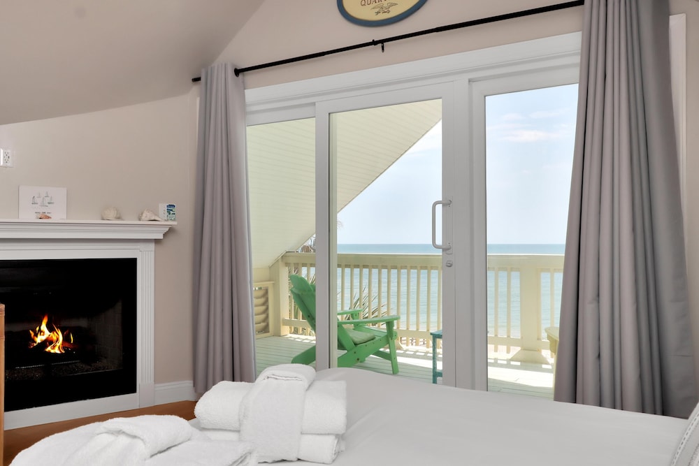House, Multiple Beds (Sailor's Dream)