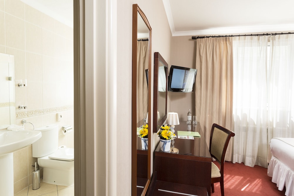 Classic Twin Room - Photo 2