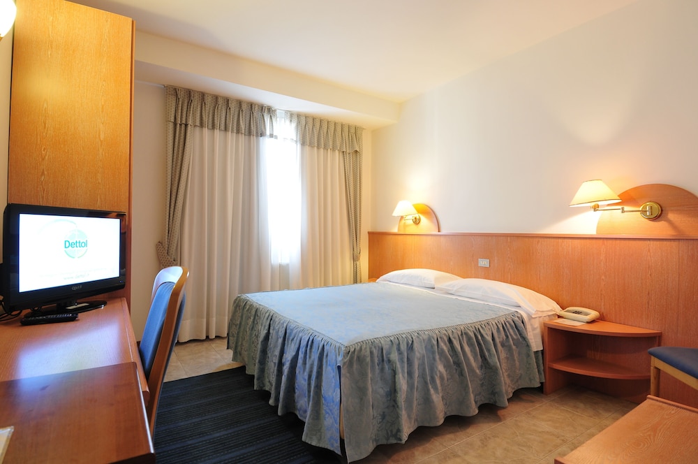 Economy Triple Room - Photo 1