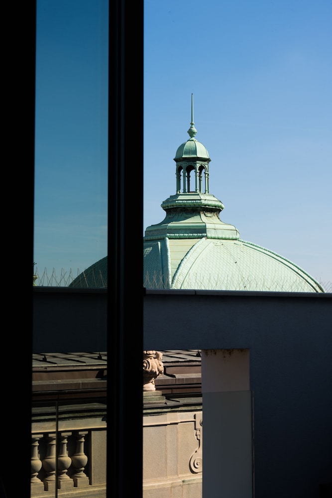 Executive Double Room, Balcony, City View - Photo 7