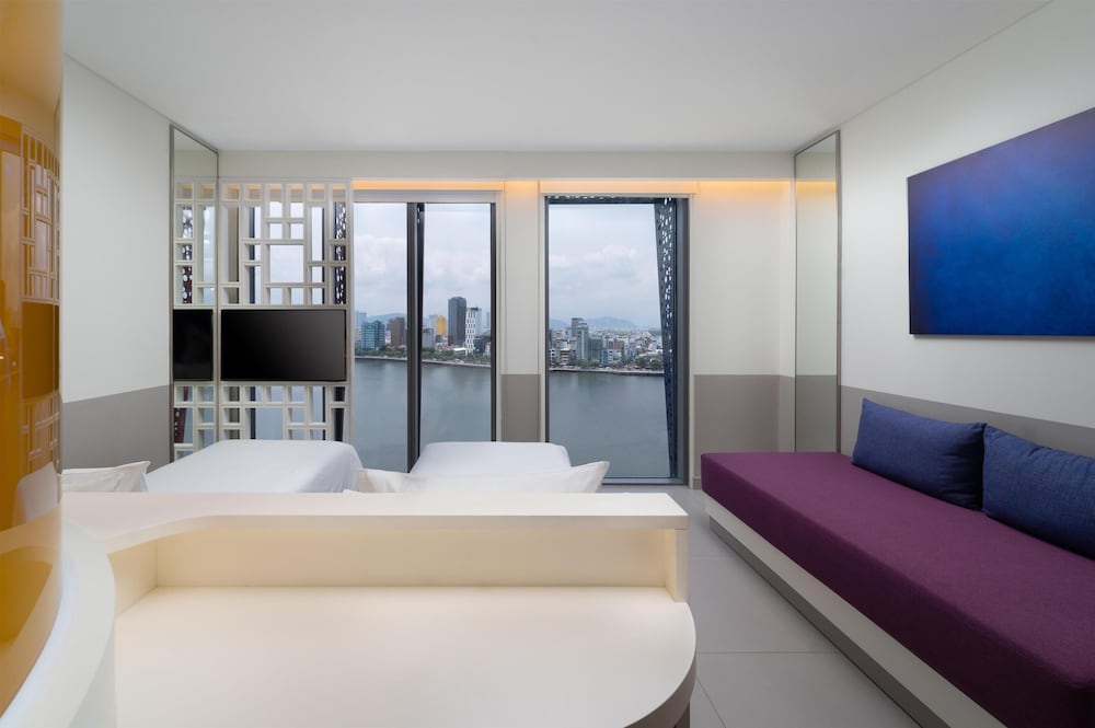 Deluxe Room, 2 Twin Beds, River View - Photo 1