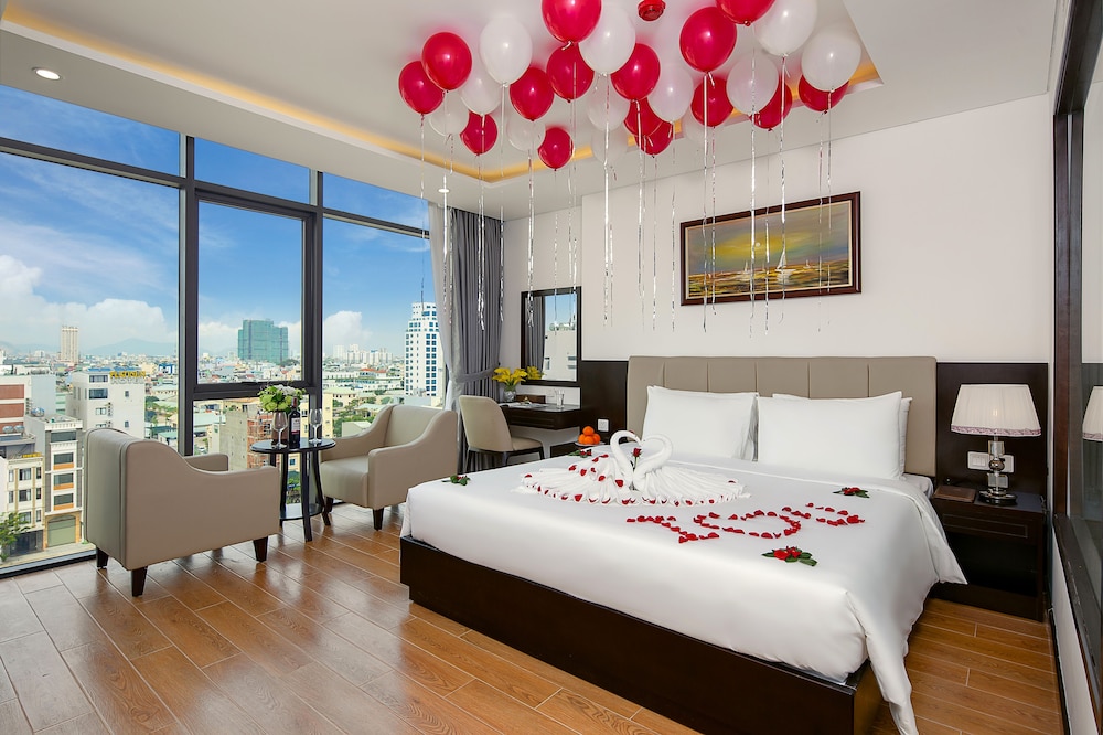 Deluxe Double Room, Bathtub, City View - Photo 7