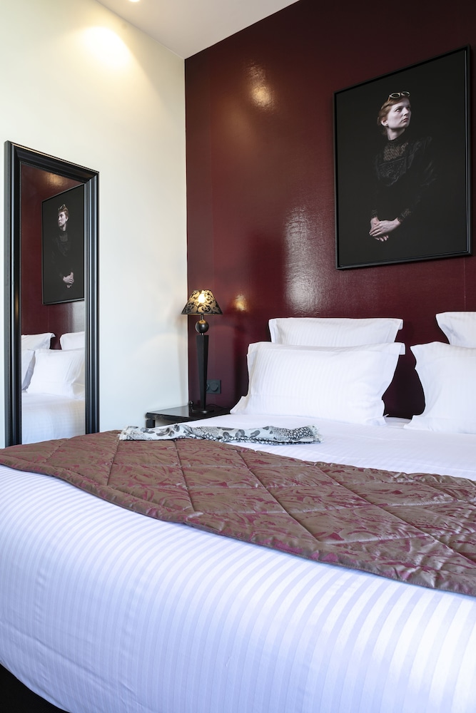 Superior Double Room thumbnail 5