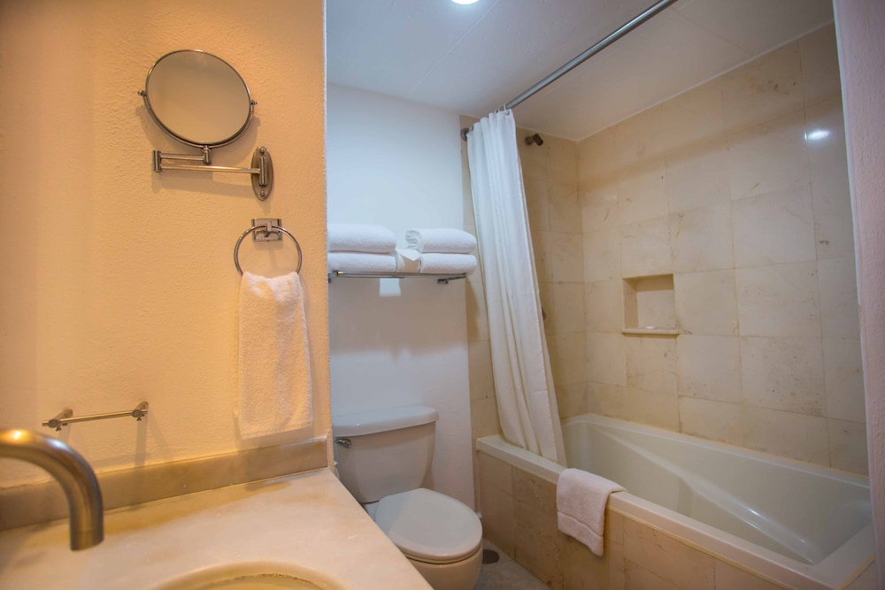 Suite, 2 Double Beds, Balcony (1 Bedroom. Balcony or Terrace) - Photo 5