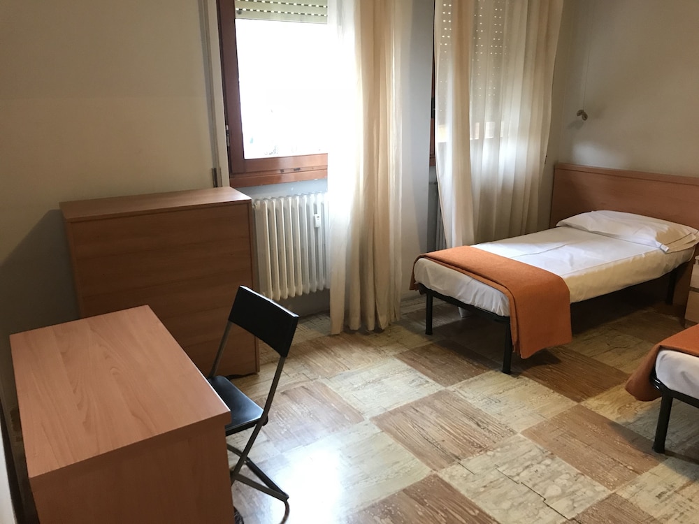 Triple Room, Shared Bathroom (External)