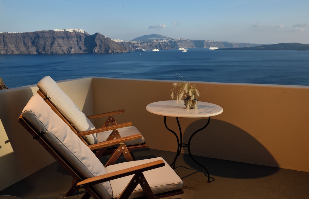 Antinoe Luxury Suite by K&K