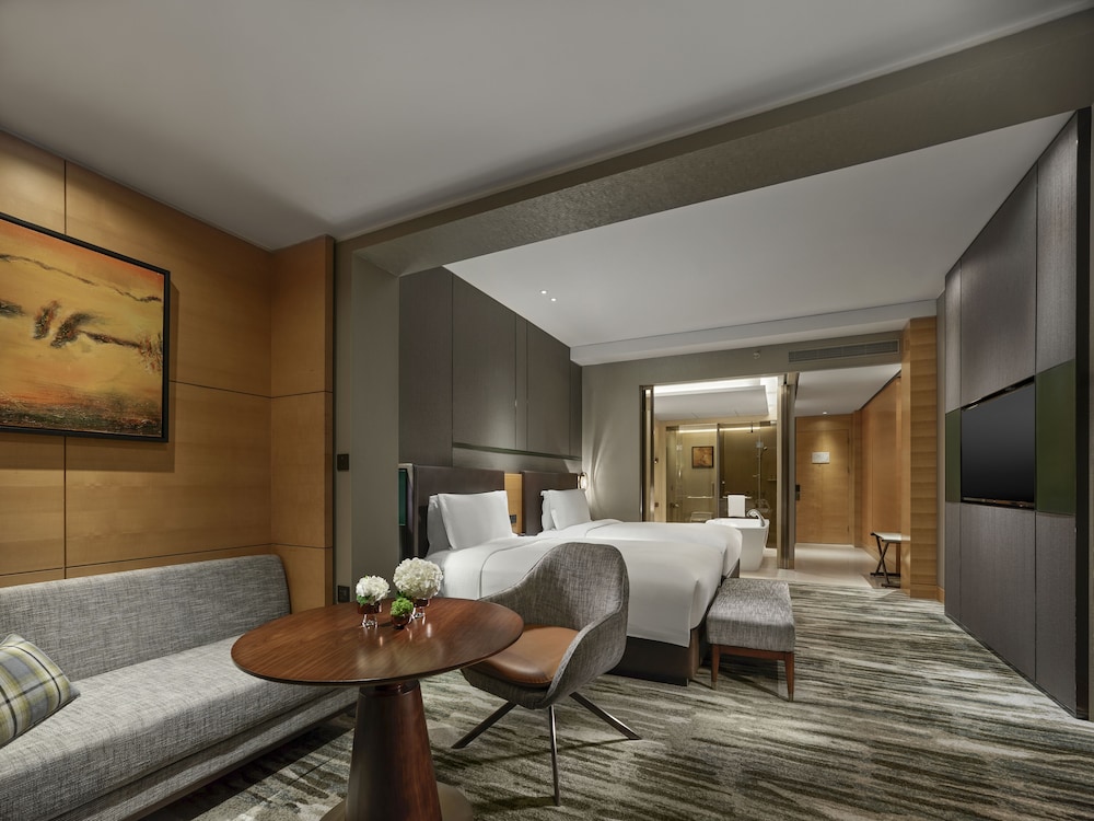 Hilton Deluxe Twin - Photo 1