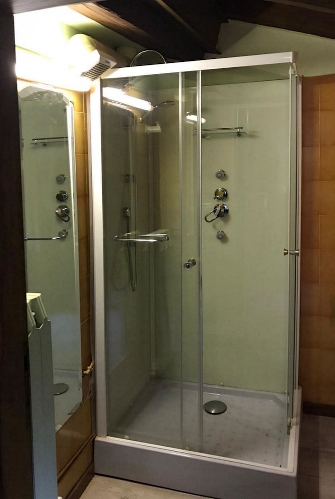 Deluxe Room (Queen) photo 3