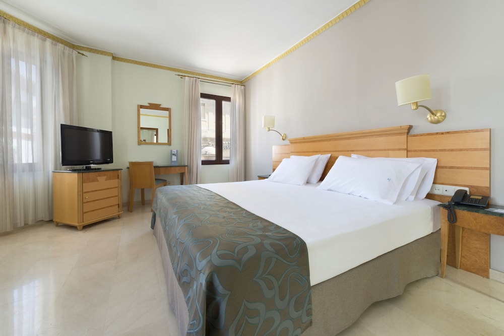Double Room (2 Extra Beds | 3 Pax) - Photo 2
