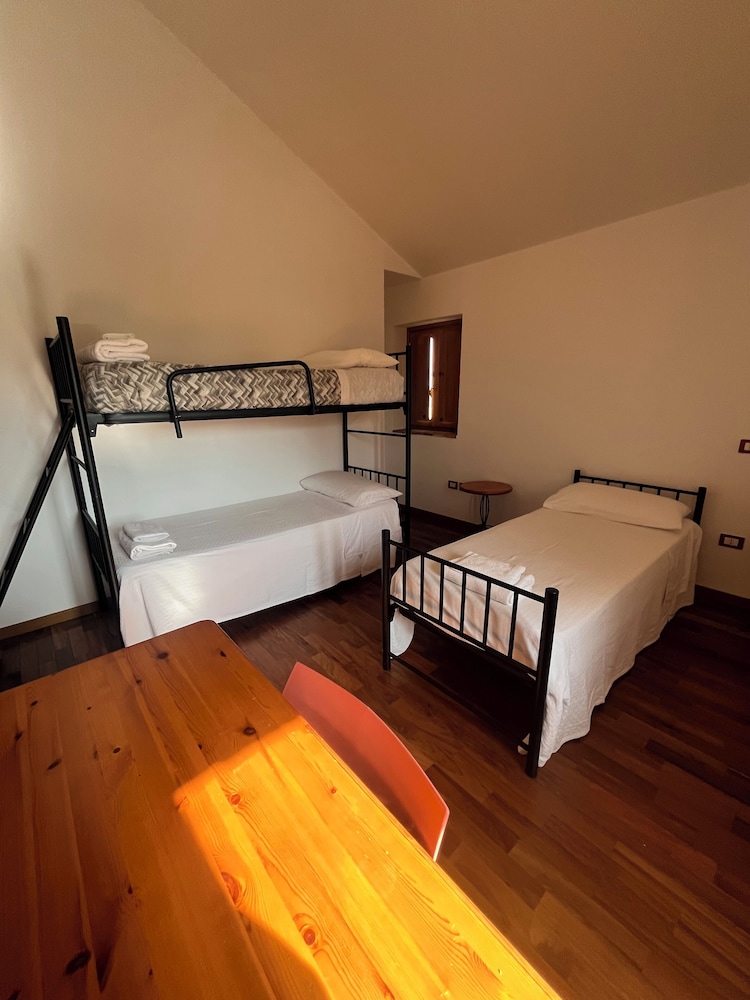 Basic Triple Room, Hill View
