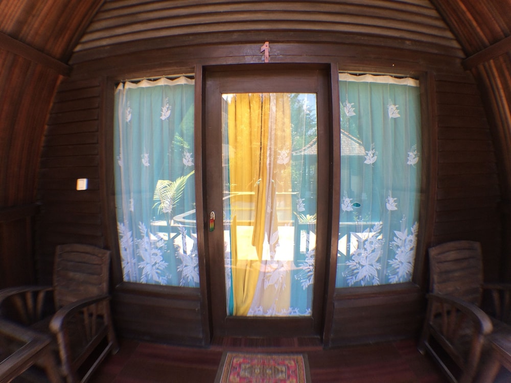 Lumbung Bungalow Beachfront photo 3