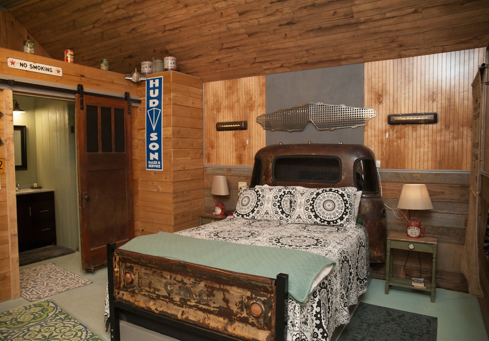 Basic Cabin, 1 Queen Bed, Non Smoking
