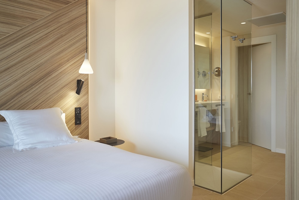 Suite, Balcony