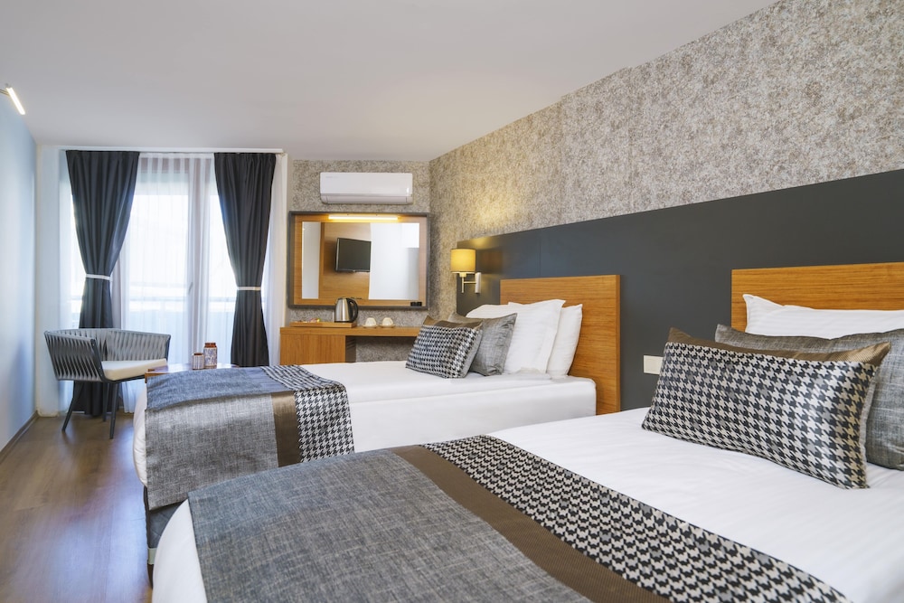 Superior Room, City View thumbnail 6