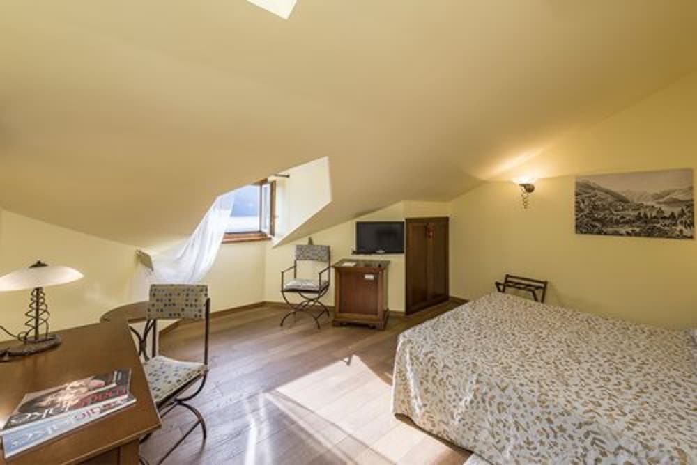 Loft, Lake View - Photo 2