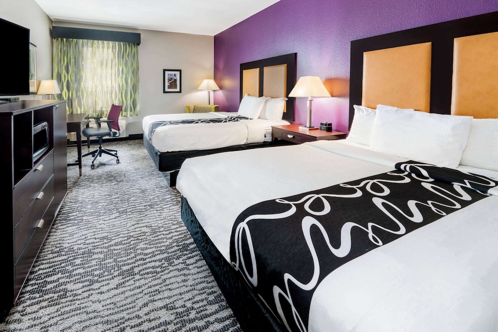 Room, 2 Queen Beds, Non Smoking - Photo 2