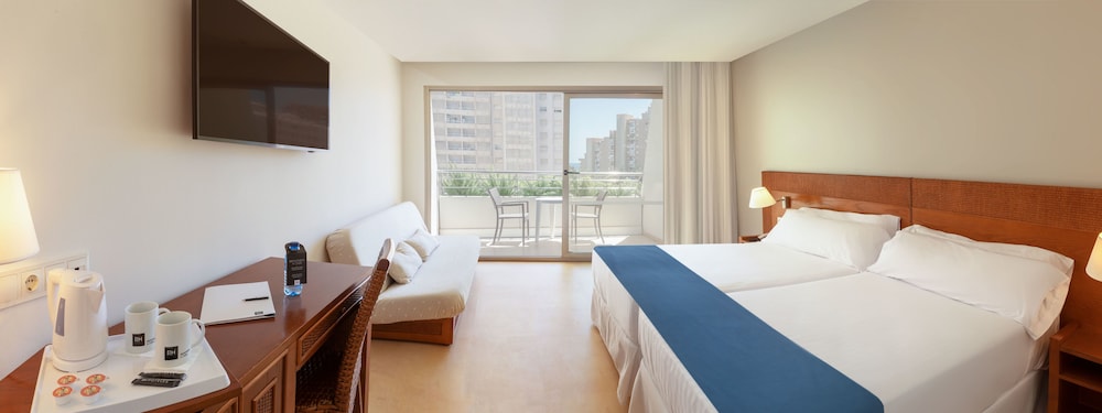 Standard Room, Balcony (2 Adults and 2 Children)