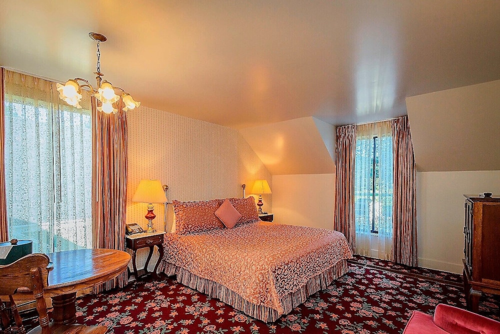 Standard Room, 1 King Bed, Garden View, Garden Area (Garden View)