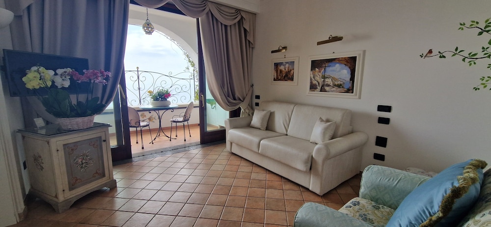 Suite, Sea View - Photo 2