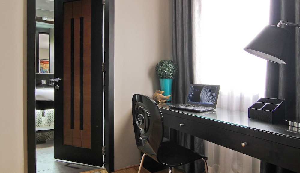 Gumamela Suite photo 2