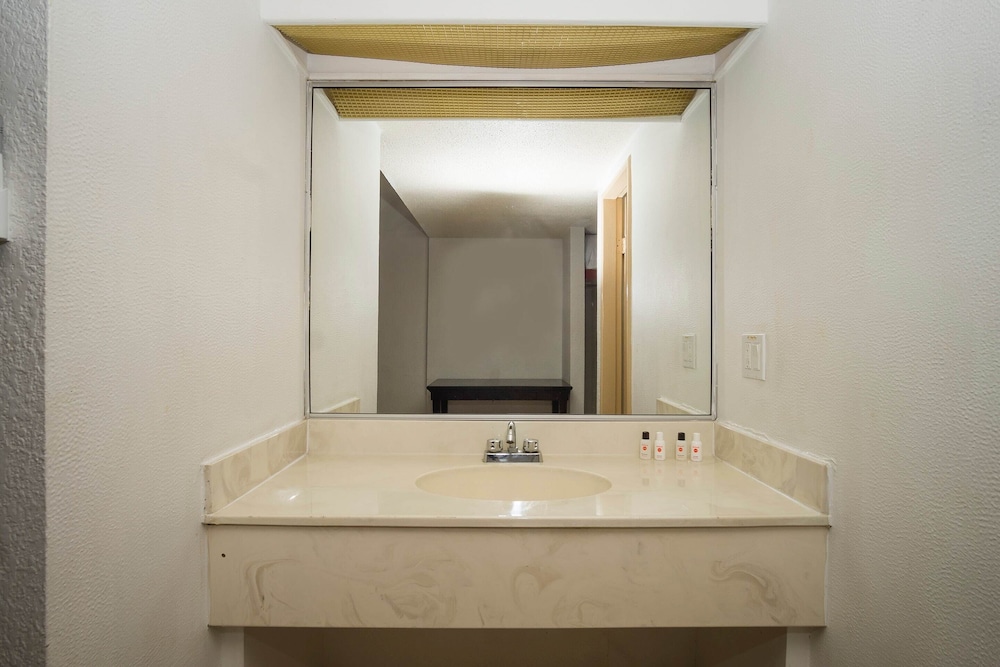 Standard Room, 2 Double Beds, Ocean View photo 2