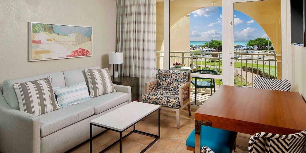 Suite, 1 King Bed with Sofa bed, Kitchen, Pool View