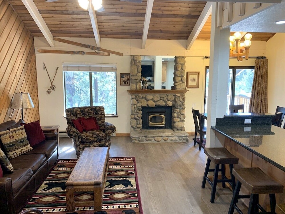 Condo, 2 Bedrooms