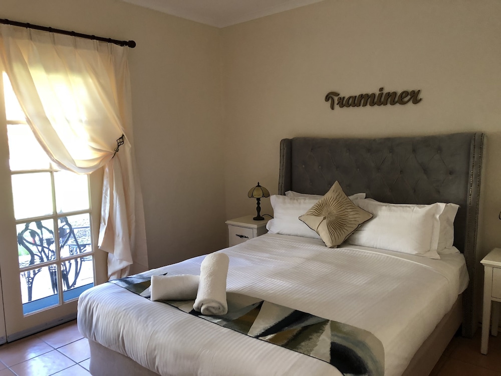 1 Bedroom Garden View Suite (Traminer) photo 1