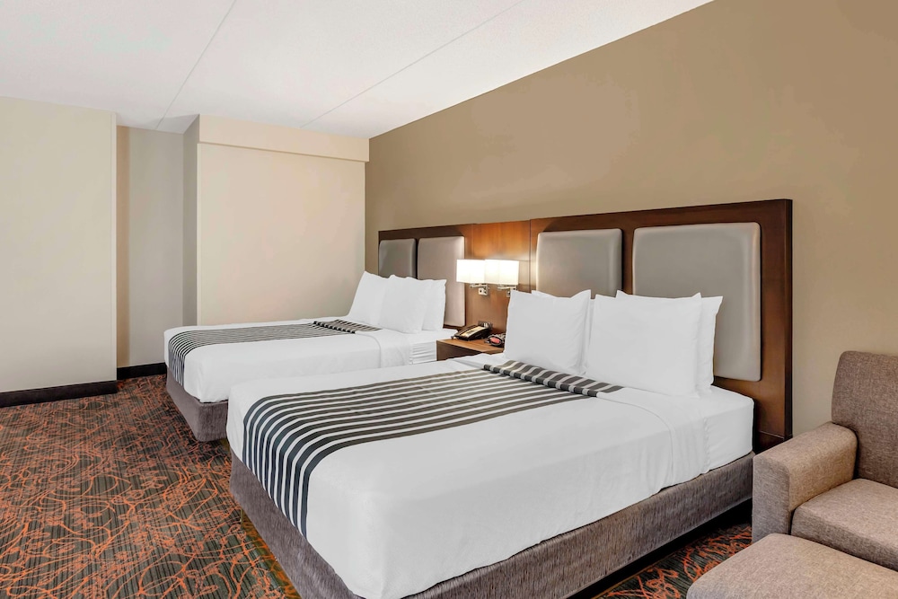 Standard Room, 2 Queen Beds, Accessible, Bathtub