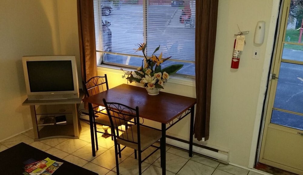 1 Bedroom Suite, 1 Double Bed with Sofabed photo 2
