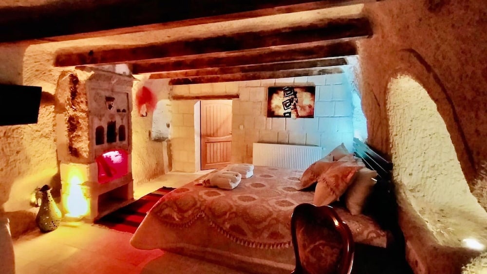 Deluxe Room - Photo 5