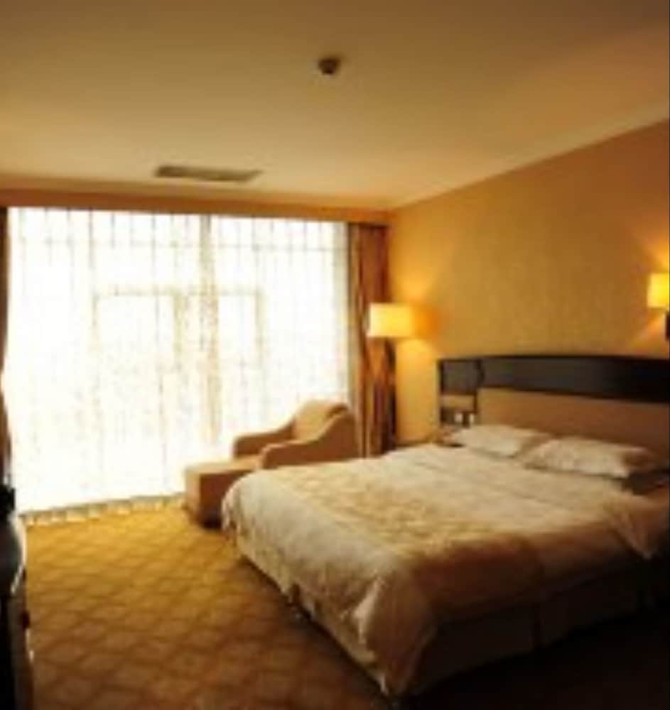 Deluxe Suite photo 3