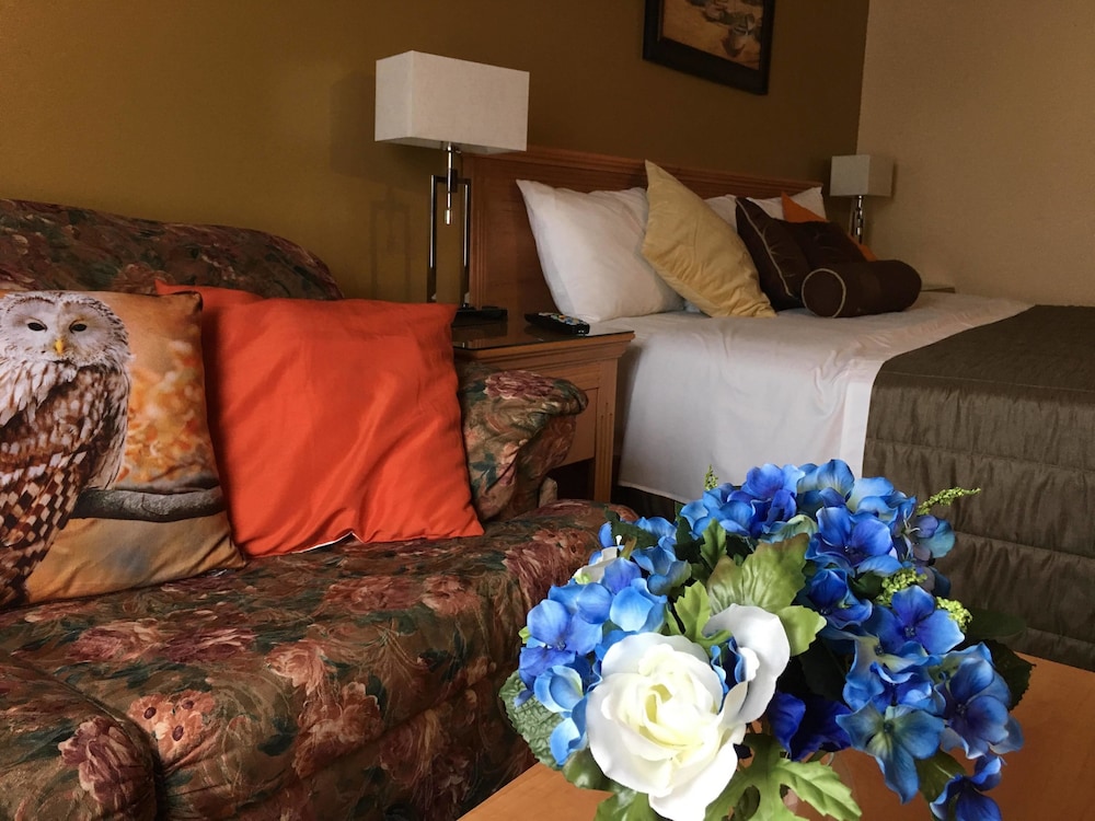 Deluxe Room, 1 King Bed, Sofa photo 3