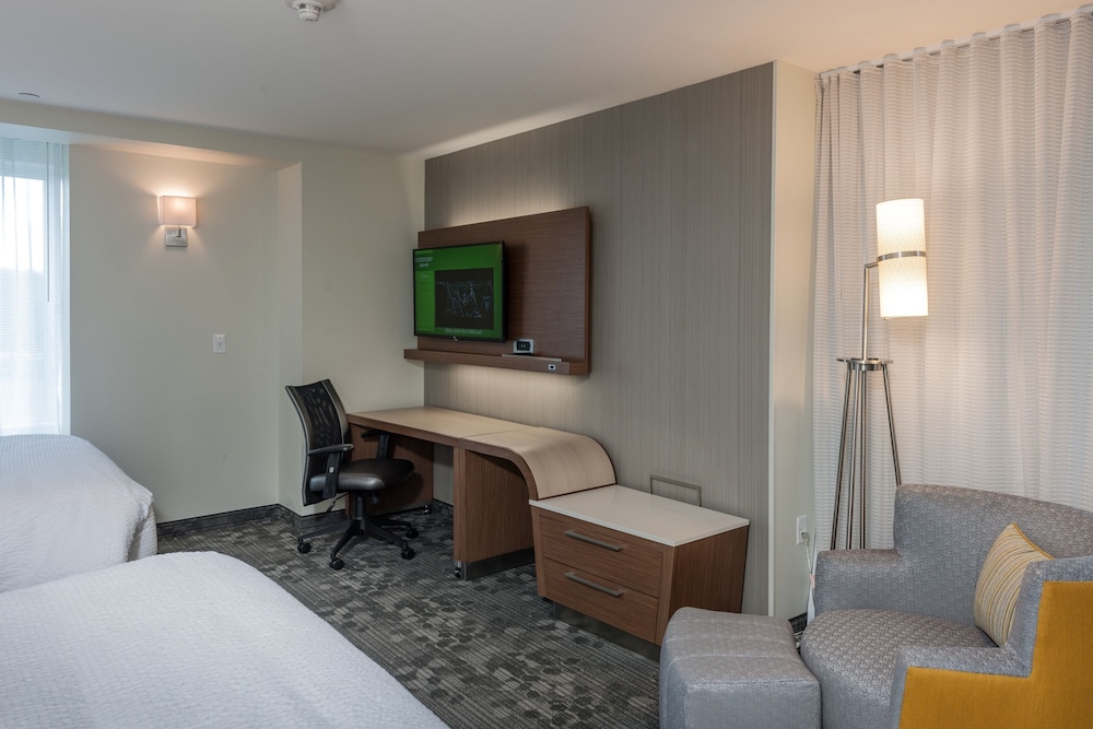 Room, 2 Queen Beds (Mobility Accessible, Tub) photo 2