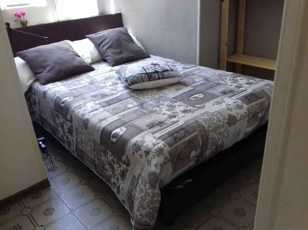 Basic Double Room, Private Bathroom (external) photo 1