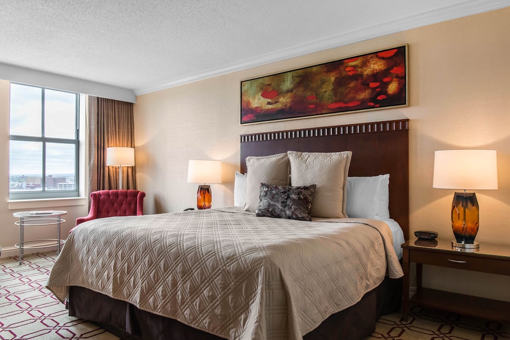 Premier Room, 1 King Bed, Accessible
