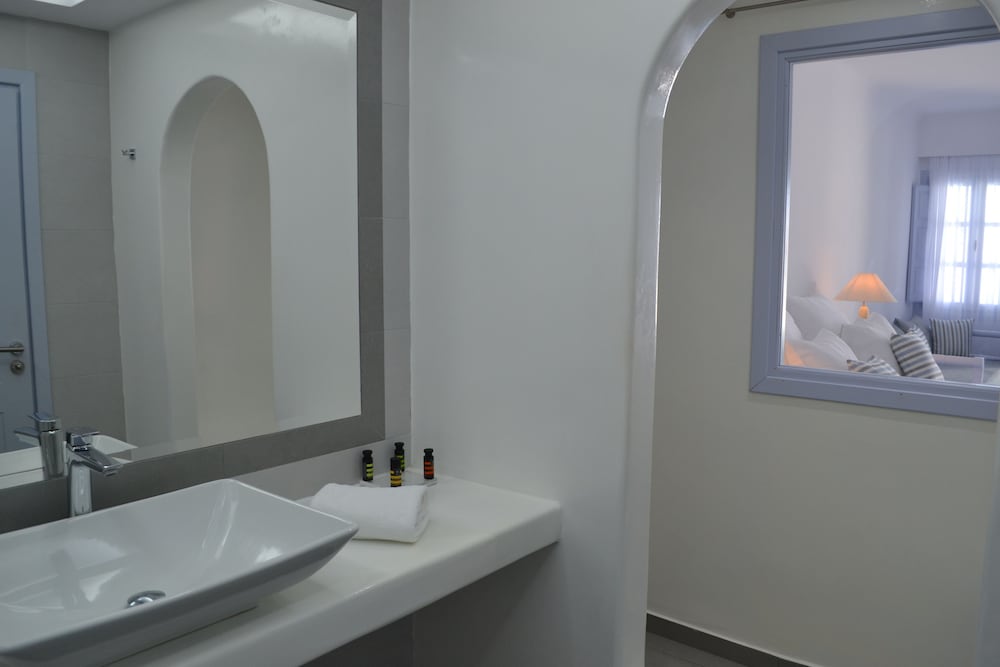 Senior Suite, Private Pool - Photo 10