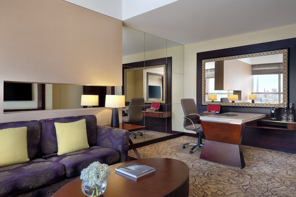 Executive Suite - Photo 3