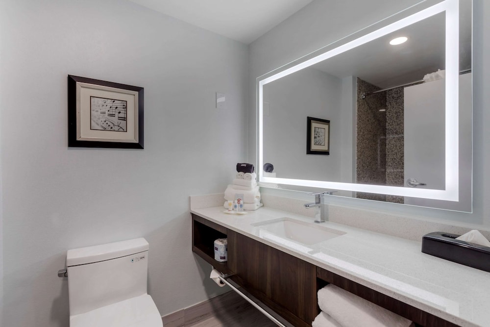 Suite, Non-Smoking, 2 Queen Bed with Sofa Bed - Photo 7