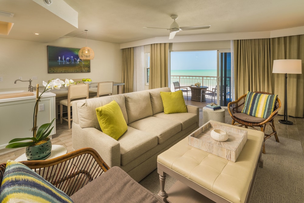 Deluxe Room, 1 King Bed with Sofa bed, Beach View (Grand King) - Photo 2
