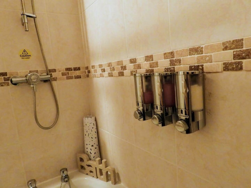 Suite, Ensuite (Double and Single Beds) photo 2