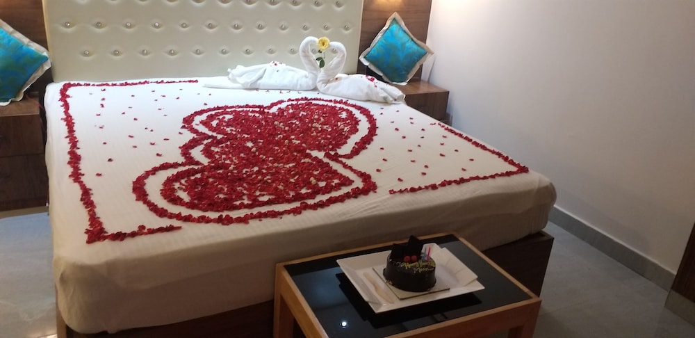 Deluxe Room - Photo 12