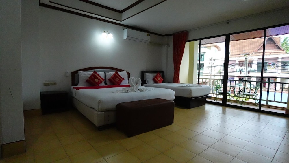 Deluxe Triple room with Balcony - Photo 8
